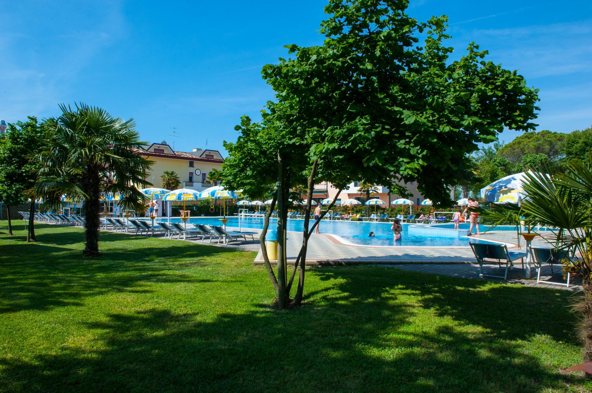 Camping Parco Capraro ลิโดดิเยโซโล ภายนอก รูปภาพ